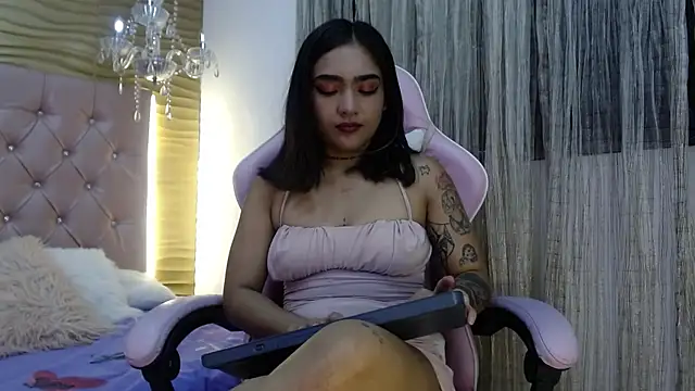 Snapshot of HelenaSwani chatting on February 19, 2025, 12:33 pm HelenaSwani online show from February 19, 2025, 12:33 pm