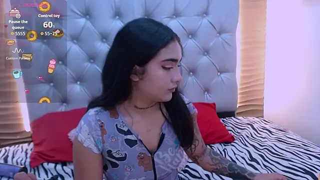 Snapshot of HelenaSwani chatting on October 2, 2025, 11:50 am HelenaSwani online show from October 2, 2025, 11:50 am