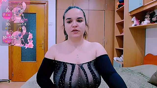 Ella-Diamond online show from October 3, 2025, 5:04 am