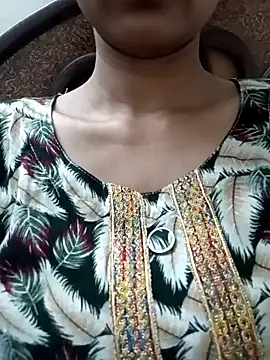 Snapshot of Rajni-Mehra chatting on February 27, 2025, 9:00 am Rajni-Mehra online show from February 27, 2025, 9:00 am