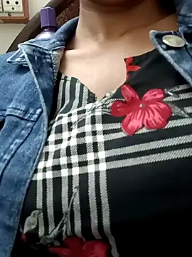 Snapshot of Rajni-Mehra chatting on March 2, 2025, 5:25 pm Rajni-Mehra online show from March 2, 2025, 5:25 pm