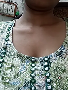 Snapshot of Rajni-Mehra chatting on March 22, 2025, 6:33 am Rajni-Mehra online show from March 22, 2025, 6:33 am