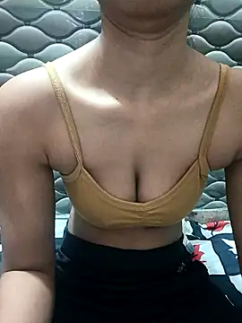 Snapshot of Rajni-Mehra chatting on December 2, 2025, 5:24 am Rajni-Mehra online show from December 2, 2025, 5:24 am