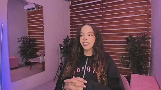 Sapphire Venuss online show from November 27, 2025, 2:13 am