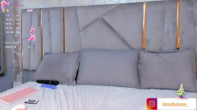 KimDevinne online show from December 31, 2024, 11:42 am