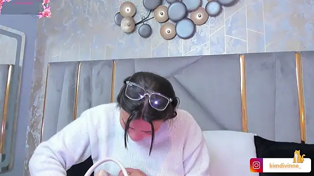 KimDevinne online show from March 8, 2025, 3:06 am