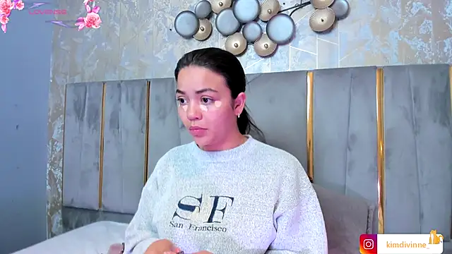 KimDevinne online show from October 12, 2025, 3:27 am