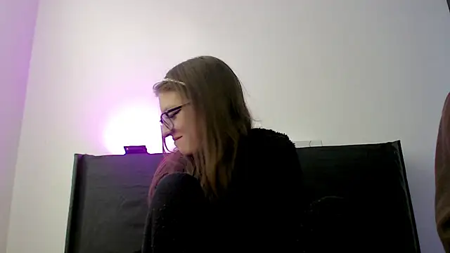 Snapshot of Aurora_blossom__ chatting on December 2, 2025, 9:43 pm Aurora blossom online show from December 2, 2025, 9:43 pm