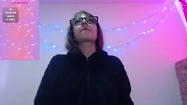 Snapshot of Aurora_blossom__ chatting on December 15, 2025, 7:18 pm Aurora blossom online show from December 15, 2025, 7:18 pm