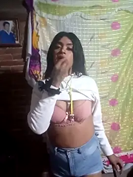 yovana13 online show from November 16, 2025, 5:24 am