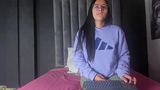 Snapshot of Luci_And_Sofi chatting on February 13, 2025, 8:48 am Luci And Sofi online show from February 13, 2025, 8:48 am