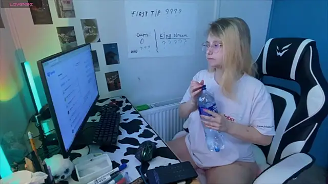 JacyWinslat online show from February 25, 2025, 12:13 pm