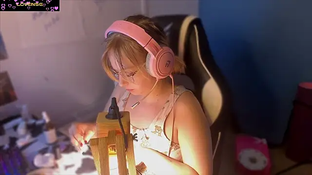 JacyWinslat online show from March 3, 2025, 2:59 pm