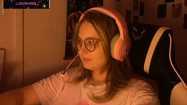 JacyWinslat online show from October 5, 2025, 8:40 pm