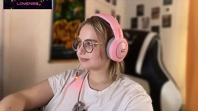 JacyWinslat online show from October 19, 2025, 1:12 pm