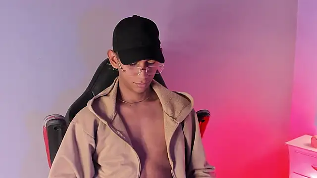 Nick Collins18 online show from October 15, 2025, 8:53 pm