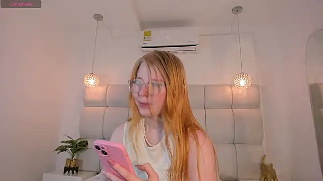 Snapshot of Alexa_Handler chatting on October 19, 2025, 3:51 am Alexa Handler online show from October 19, 2025, 3:51 am