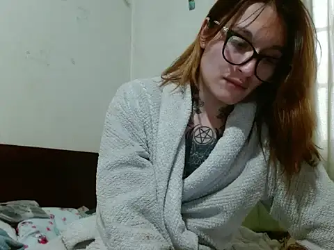Snapshot of kittenlizz chatting on January 6, 2025, 10:37 pm kittenlizz online show from January 6, 2025, 10:37 pm