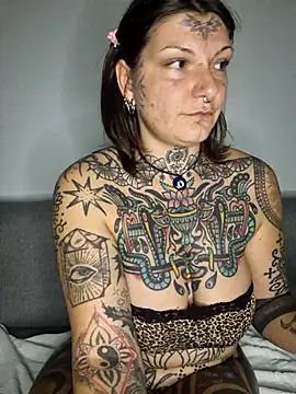 lizzardqueeen online show from November 24, 2025, 10:09 pm