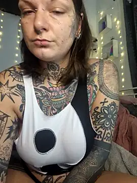 lizzardqueeen online show from December 14, 2025, 11:53 pm