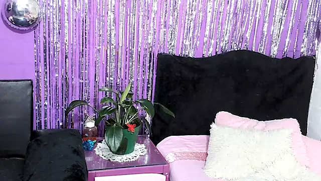 Snapshot of Zara47sweet chatting on February 14, 2025, 9:53 pm Zara47sweet online show from February 14, 2025, 9:53 pm