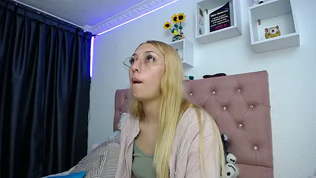 Soffy-brooks online show from October 11, 2025, 2:44 am