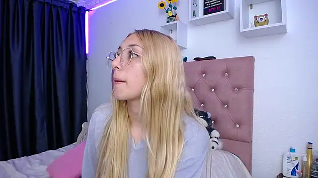 Soffy-brooks online show from October 12, 2025, 5:17 am