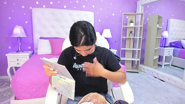 scarlette 15  online show from October 22, 2025, 3:40 am