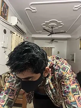 Snapshot of John_desihunk chatting on December 17, 2024, 12:43 pm John desihunk online show from December 17, 2024, 12:43 pm