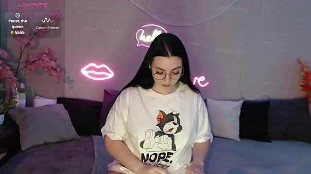 Fluffy Tiffy online show from January 23, 2025, 1:51 am