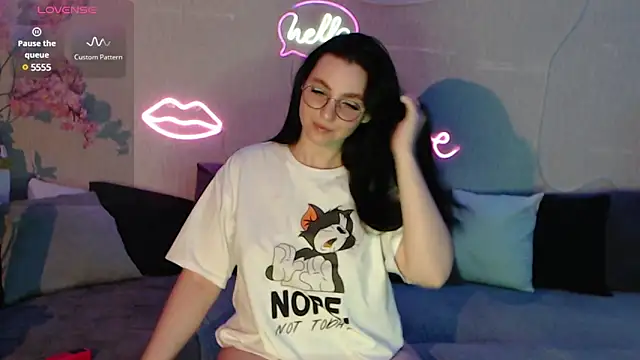 Fluffy Tiffy online show from January 23, 2025, 7:54 am