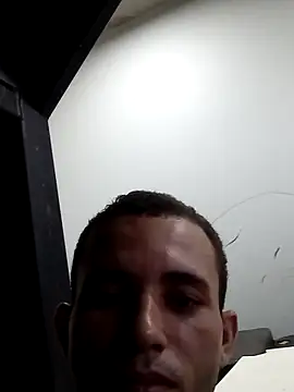 jhonmenas14 online show from December 17, 2025, 10:43 am