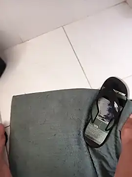 Snapshot of lobomisterioso13 chatting on November 28, 2025, 2:20 pm lobomisterioso13 online show from November 28, 2025, 2:20 pm