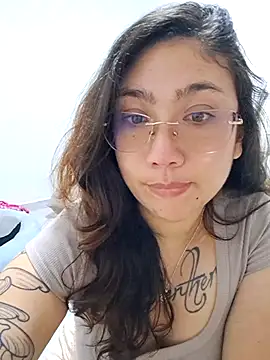 Mia Ruiz online show from December 17, 2025, 2:39 am