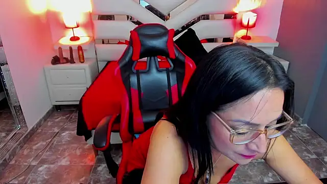 KateTompson  online show from November 27, 2025, 7:49 pm