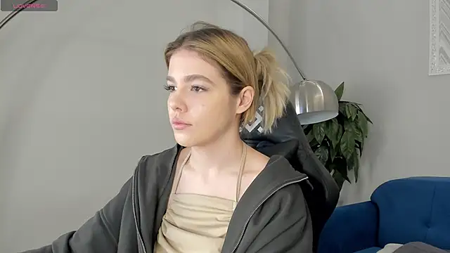 Snapshot of Anna_Robinson chatting on January 6, 2025, 1:09 am Anna Robinson online show from January 6, 2025, 1:09 am