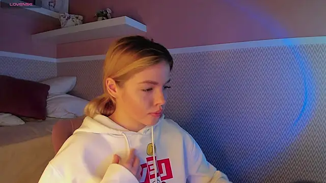 Snapshot of Anna_Robinson chatting on February 11, 2025, 1:20 am Anna Robinson online show from February 11, 2025, 1:20 am