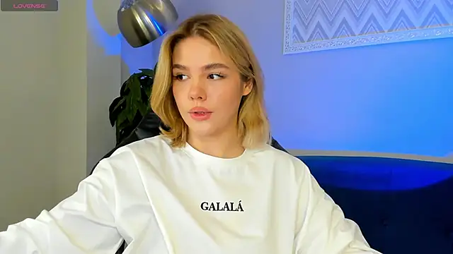 Snapshot of Anna_Robinson chatting on March 8, 2025, 1:06 am Anna Robinson online show from March 8, 2025, 1:06 am