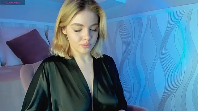 Snapshot of Anna_Robinson chatting on March 10, 2025, 1:12 am Anna Robinson online show from March 10, 2025, 1:12 am