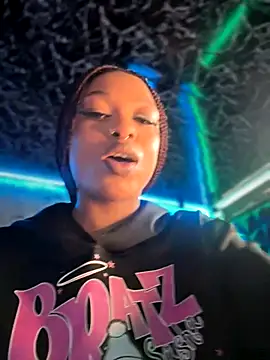 Snapshot of Melany_Williams chatting on October 18, 2025, 1:12 pm Melany Williams online show from October 18, 2025, 1:12 pm