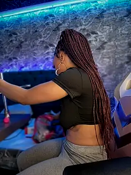 Snapshot of Melany_Williams chatting on October 22, 2025, 1:00 pm Melany Williams online show from October 22, 2025, 1:00 pm