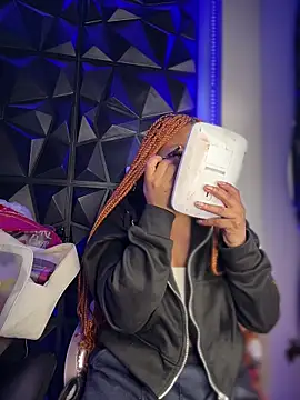 Snapshot of Melany_Williams chatting on December 1, 2025, 1:16 pm Melany Williams online show from December 1, 2025, 1:16 pm