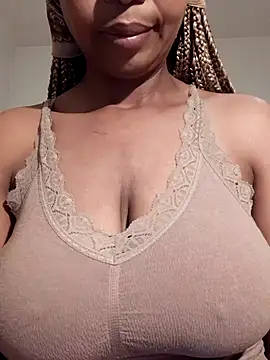 Snapshot of realsquirter chatting on February 18, 2025, 7:52 pm realsquirter online show from February 18, 2025, 7:52 pm