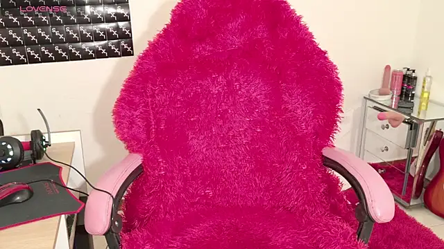 RoxaneEvans  online show from October 24, 2025, 6:26 pm