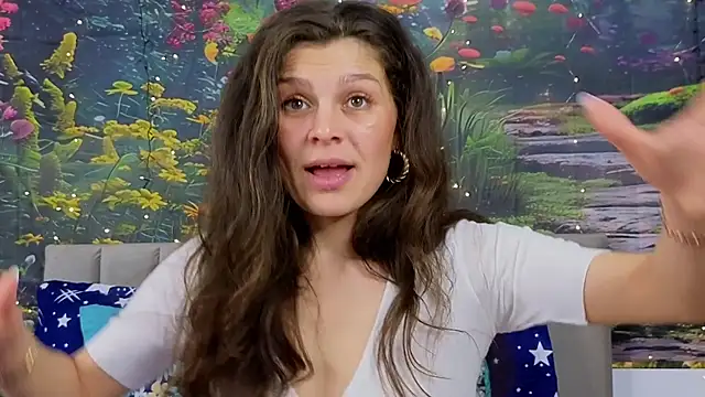 Snapshot of MadameDeFeu chatting on February 8, 2025, 10:18 am MadameDeFeu online show from February 8, 2025, 10:18 am