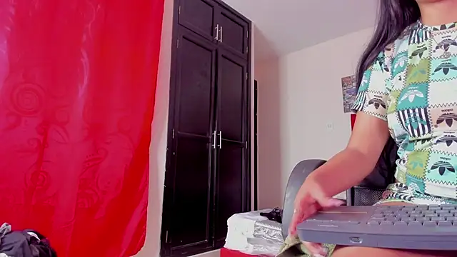 Snapshot of DakotaHoland chatting on March 2, 2025, 7:12 pm DakotaHoland online show from March 2, 2025, 7:12 pm