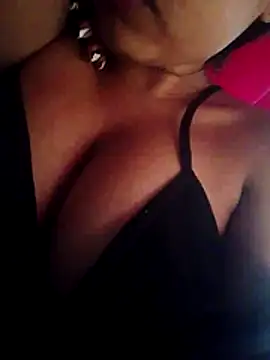 Snapshot of DakotaHoland chatting on November 9, 2025, 3:21 pm DakotaHoland online show from November 9, 2025, 3:21 pm