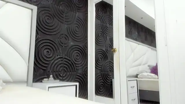 AbigailWilliams  online show from October 25, 2025, 1:07 pm