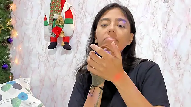 Snapshot of BarbieHotLaura chatting on December 18, 2024, 2:38 pm BarbieHotLaura online show from December 18, 2024, 2:38 pm