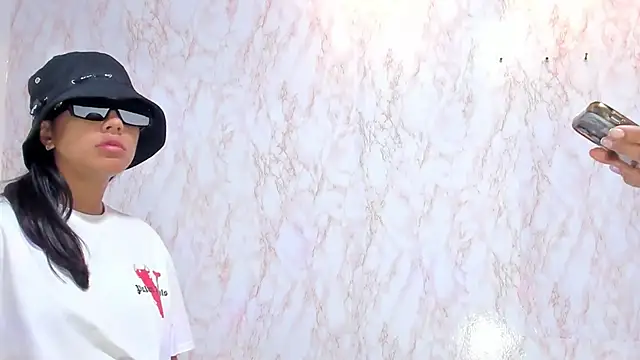 Snapshot of BarbieHotLaura chatting on January 3, 2025, 6:03 pm BarbieHotLaura online show from January 3, 2025, 6:03 pm